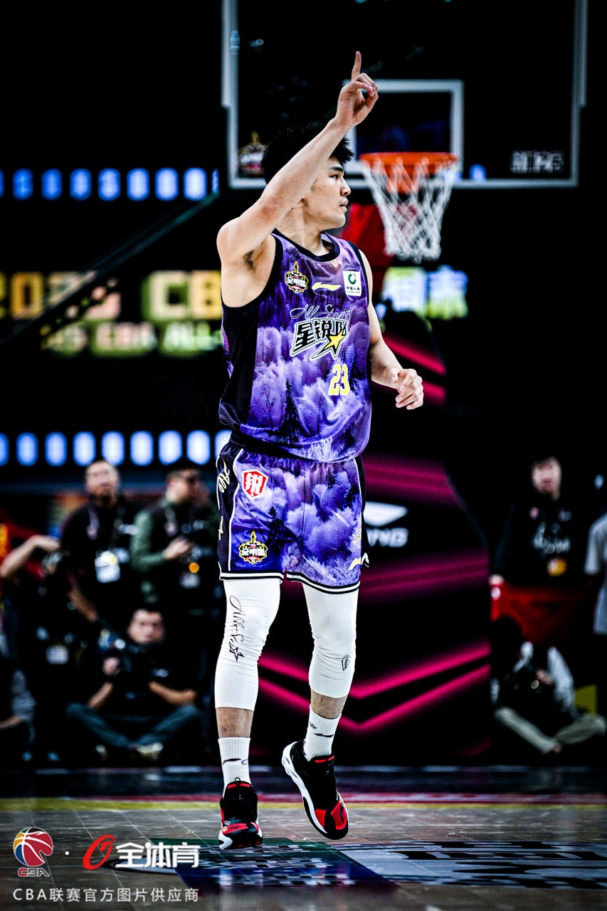 AYX-最后时刻全明星赛传出新动向；深圳男篮篮板制胜；高层表态：更衣室稳定；细节决定成败的简单介绍