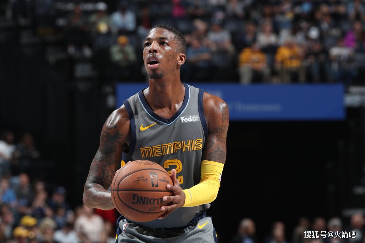 AYX-西亚卡姆重返赛场，表现优异首场状态出色，老鹰观众沸腾！比赛高潮迭起的简单介绍