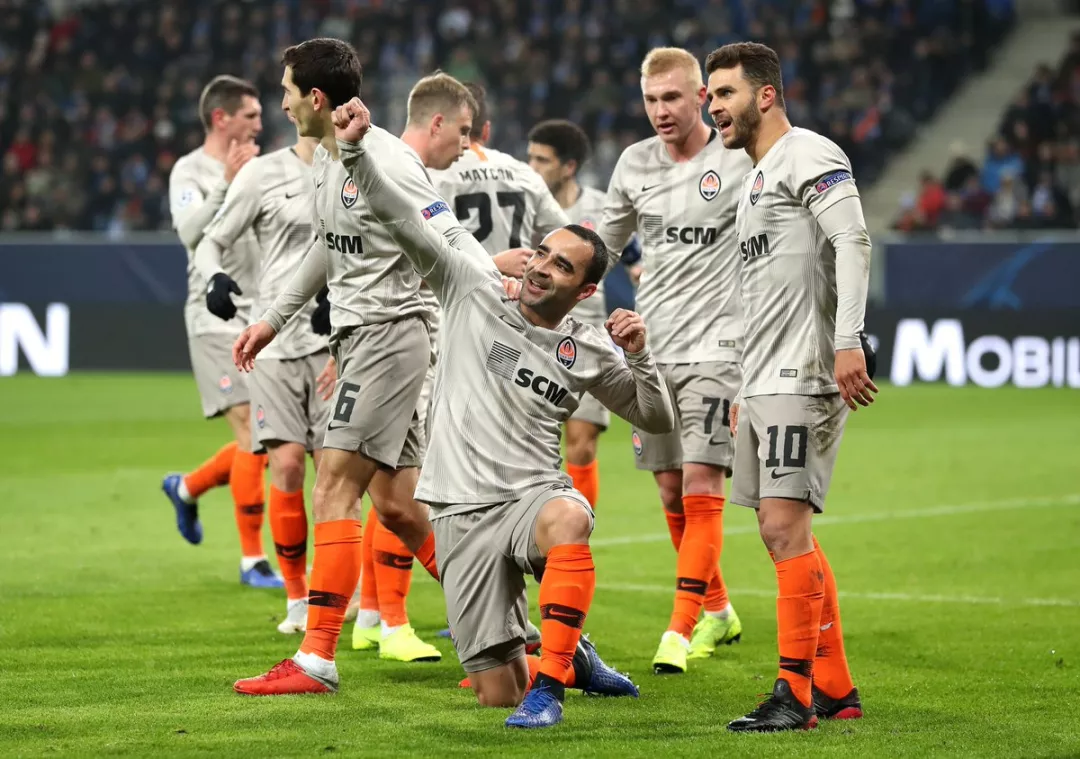 关于关键时刻里昂调整名单以备欧冠，手感冰凉环节打磨，目标明确，医务组通报恢复的信息