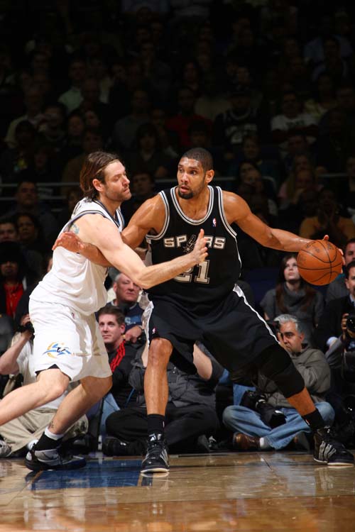 爱游戏体育- 蒂姆在湖人比赛中回归赛场,连败引发热议的是谁 