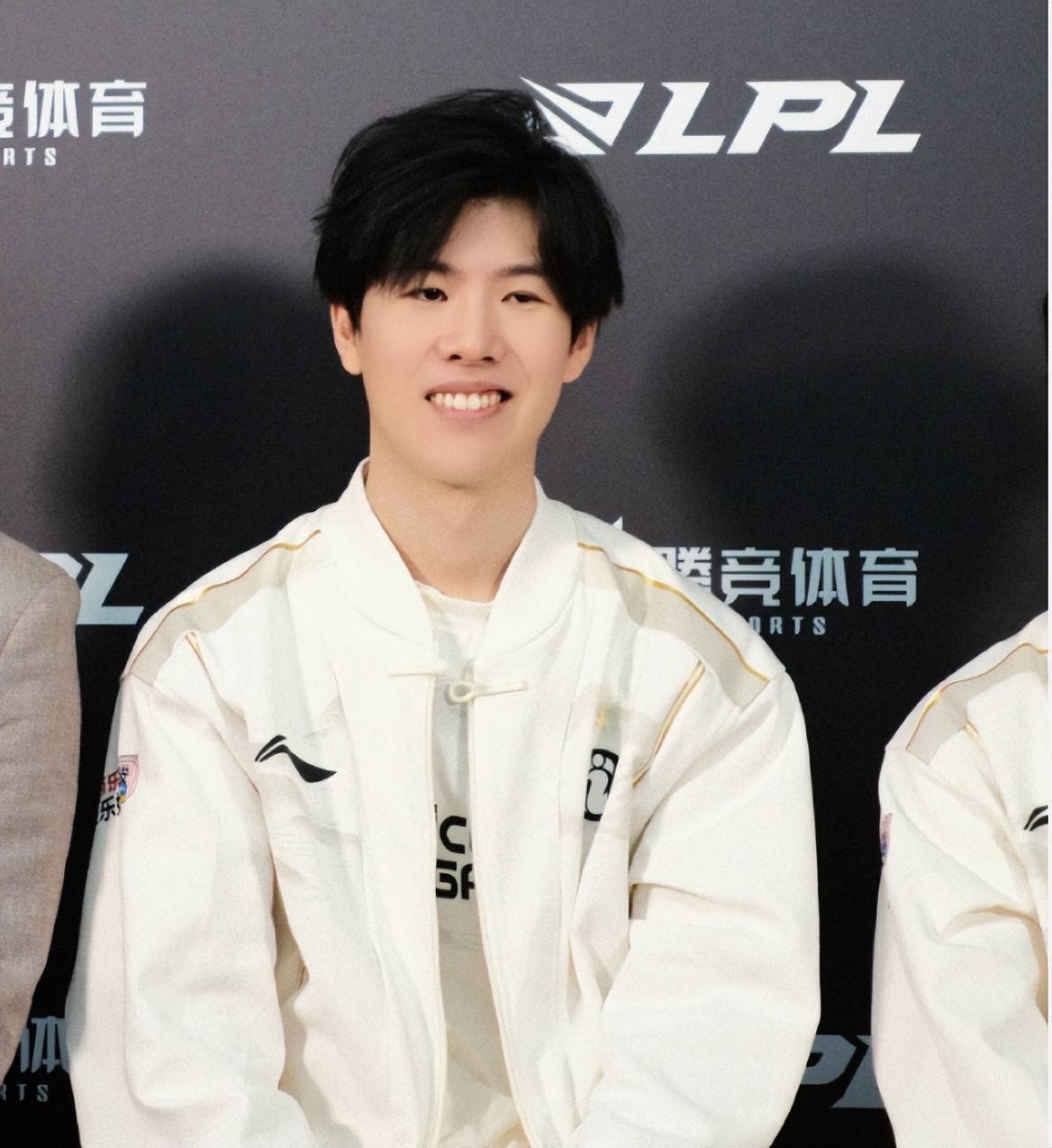 爱游戏体育-TheShy新星爆冷表现惊艳，篮网未来可期！的简单介绍